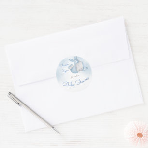 Pegatina Redonda Es un niño elefante bebé ducha azul