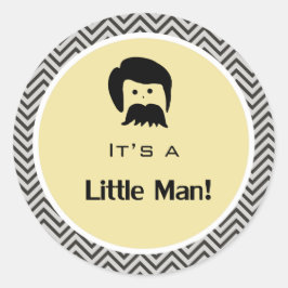 Pegatina Redonda Es un niño, un pequeño hombre pegatinas de chevron
