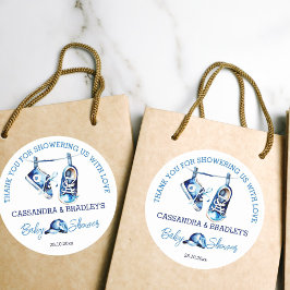 Pegatina Redonda Es un niño zapatos azules de bebé gracias favor