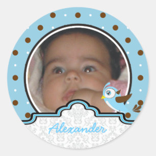 Pegatina Redonda Es una invitación de fotos de bebé de polkadot