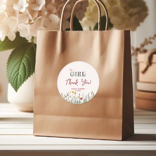 Pegatina Redonda Es una niña con flores de primavera Baby Shower