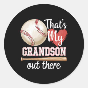 Pegatina Redonda Esa es mi nieto ahí fuera, abuela de béisbol.