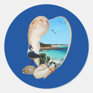 Pegatina Redonda Escenario De Playa En Un Muro De Cubón De Playa,