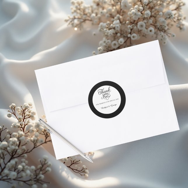 Pegatina Redonda escritura encantadora en blanco y negro (Subido por el creador)