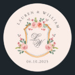 Pegatina Redonda Escudo con boda rosa monogramo<br><div class="desc">Elegante escudo acuático con suave floral sobre un fondo rosa pálido con parejas pegatina redondo inicial para boda romántico.</div>