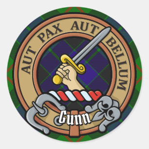 Pegatina Redonda Escudo de armas del Clan Gunn sobre tartán