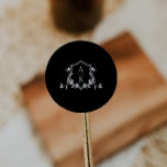Pegatina Redonda Escudo de monograma de las vaginas inmaduras negro<br><div class="desc">Elegante vegetación botánica adornado escudo,  monograma boda,  pegatina negro.</div>