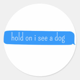 Pegatina Redonda espera veo un perro - Distracción de perro
