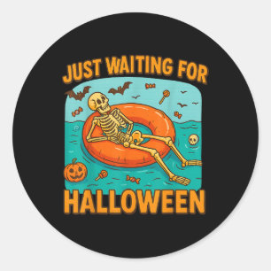 Pegatina Redonda Esperando A Halloween Funny Skeleton Flotando