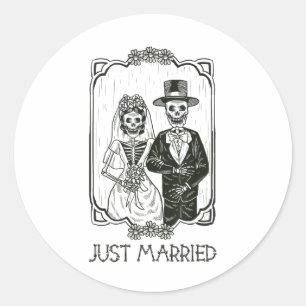 Pegatina Redonda Esqueletos de Halloween Novia y Groom acaban de ca