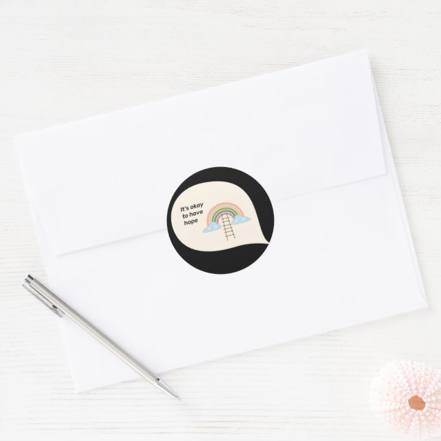 Pegatina Redonda "Está bien tener esperanza en la casa arcoiris" (Sobre)