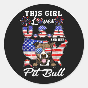 Pegatina Redonda Esta Chica Ama USA y Perro 4 de Julio Pit Bull