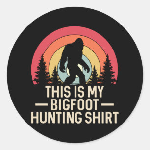Pegatina Redonda Esta Es Mi Camisa De Caza Más Grande Bigfoot Ret
