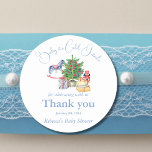 Pegatina Redonda Está frío fuera del Baby Shower de Christmas Tree<br><div class="desc">El invierno casi aquí, por lo que este tema del bebé es frío fuera de Baby Shower es preferible para selebrar su embarazo. Árbol de navidad acuarela con cajas de regalo, petardo y caballo de madera en colores azules para tu niño en el camino. Personalizar con tu información y mira...</div>
