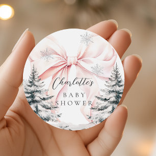 Pegatina Redonda Está frío fuera del Baby Shower rosado