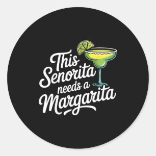 Pegatina Redonda Esta señorita necesita una margarita