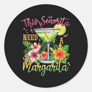 Pegatina Redonda Esta Señorita Necesita Una Margarita Graciosa Cinc