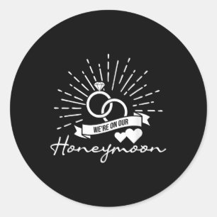 Pegatina Redonda Estábamos En Nuestra Luna De Miel - Ama Matrimona 