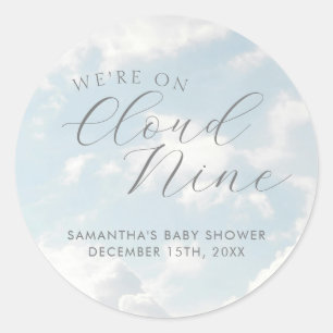 Pegatina Redonda Estamos En Nueve Nubes Azules Baby Shower