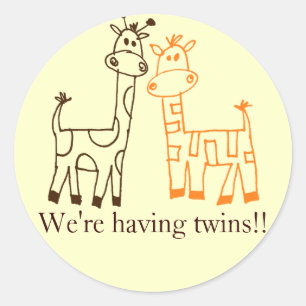 Pegatina Redonda "¡¡Estamos teniendo gemelos!!" Giraffes gemelas