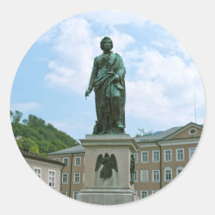 Pegatina Redonda Estatua de Mozart en Salzburgo