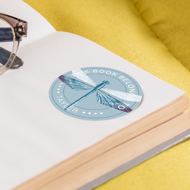 Pegatina Redonda Este libro pertenece a Libélula (Dragonfly This Book Belongs To Classic Round Sticker)
