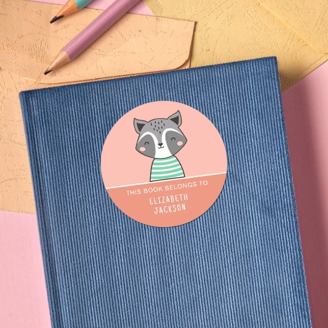 Pegatina Redonda Este libro pertenece a los niños de Cute Racoon (Subido por el creador)