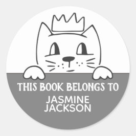 Pegatina Redonda Este libro pertenece a un lindo gato con blanco ca