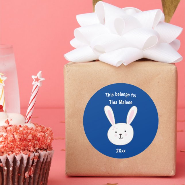 Pegatina Redonda Esto pertenece a la escuela Dark Blue Bunny Rabbit (Fiesta)