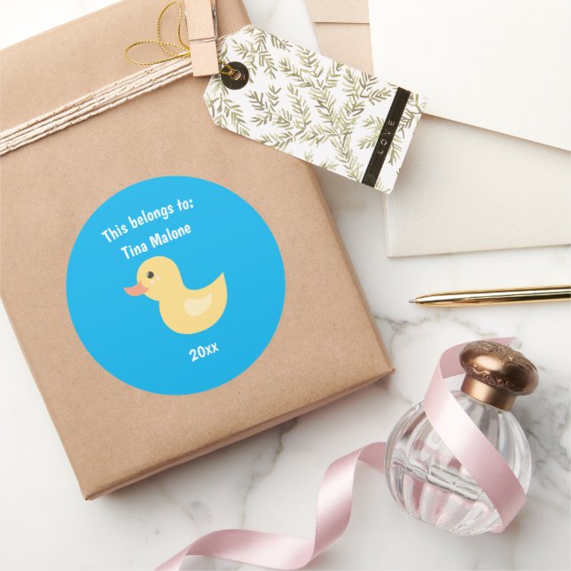 Pegatina Redonda Esto pertenece al azul del pato de goma de la escu (Regalar)