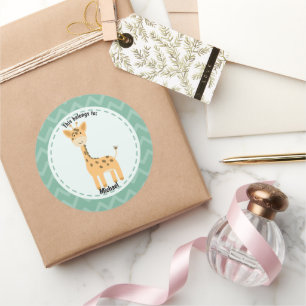 Pegatina Redonda Esto pertenece al nuevo nombre de la jirafa de la