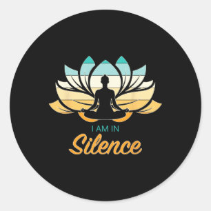 Pegatina Redonda Estoy En Silencio Yoga Meditación Tranquila Paz Tr