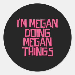 Pegatina Redonda Estoy Haciendo Cosas Megan