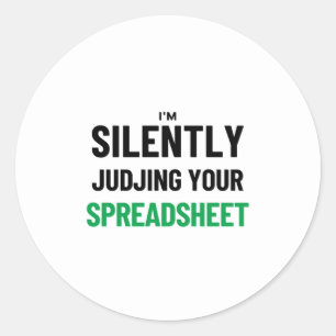 Pegatina Redonda Estoy juzgando silenciosamente tu Spreadsheet Clas