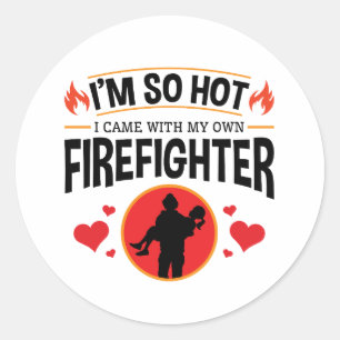 Pegatina Redonda Estoy tan caliente que vine con mi propio bombero
