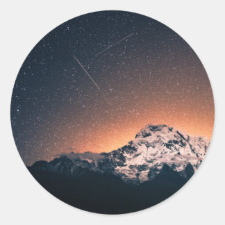 Pegatina Redonda Estrellas y montañas