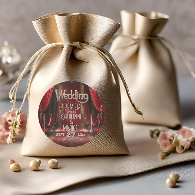 Pegatina Redonda Estreno de Boda en la Alfombra Roja de Película de (Front view red carpet glam celebrity style luxe – Red Carpet Wedding Sticker)