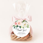 Pegatina Redonda Etiquetas de Favor de Ducha Bridal, Gracias<br><div class="desc">Nuestros elegantes favores son la forma más apropiada de agradecer a sus invitados por ducharse la novia. Encontrar elementos coincidentes en nuestro sitio web: www.wordsandconfetti.com</div>