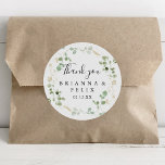 Pegatina Redonda Eucalipto de oro Confetti Gracias Favor De Boda<br><div class="desc">Este confetti de oro eucalyptus gracias a la boda favorece al pegatina redondo clásico, perfecto para un boda rústico. El diseño presenta una acuarela de color eucalipto verde con confeti dorado. Haga que el pegatina le asigne las etiquetas propias, incluyendo sus nombres, el evento (si procede) y la fecha. ¡Estos...</div>