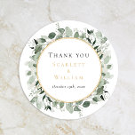 Pegatina Redonda Eucalyptus Greenery Gold Sage Boda Gracias<br><div class="desc">Este boda de sabores dorados eucaliptos verde gracias a pegatina redondo clásico es un conjunto de ensueño que encarna la esencia del encanto vintage y la elegancia moderna. Con diseños artesanales adornados con vegetación eucaliptus, y rosas polvorientos acentuados con bordes geométricos dorados y tipografía en un brillante fondo blanco y...</div>