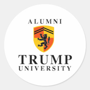 Pegatina Redonda Exalumnos de la Universidad de Trump --.png