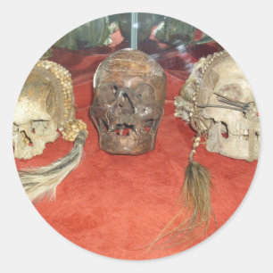 Pegatina Redonda Exhibición de Voodoo de Cabezas Reducidas
