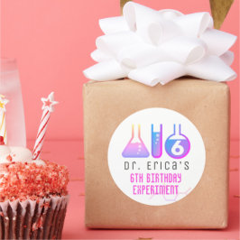 Pegatina Redonda Experimento científico Chica neón rosado Cumpleaño