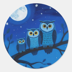 Pegatina Redonda Familia de búhos nocturnos bajo la luz de la luna