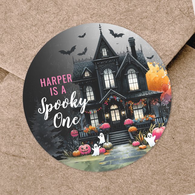 Pegatina Redonda Fantasma Un Fiesta rosado de Halloween Primer Cump (Spooky One Pink Halloween 1st Birthday Party Classic Round Sticker)