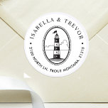Pegatina Redonda Faro blanco y negro | Tema Náutico<br><div class="desc">Pegatinas de dirección de color blanco y negro de color carmesí adaptados a un boda de estilo náutico. Cuentan con un único ilustracion de estilo náutico rodeado de información.</div>