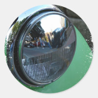 Faros en un coche verde