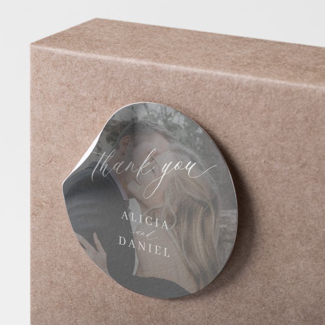 Pegatina Redonda Favor de agradecimiento de boda con foto moderna (Subido por el creador)