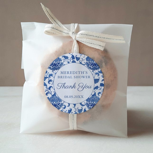Pegatina Redonda Favor de agradecimiento para la ducha de novia flo (Handpainted blue and white antique pattern Bridal Shower Favor or Baby Shower thank you sticker)
