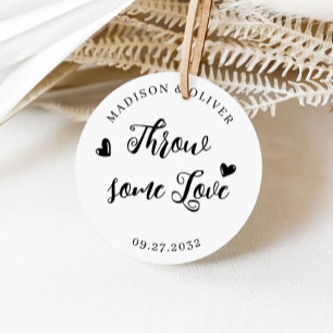 Pegatina Redonda Favor de Boda Script Throw Some Love Confetti